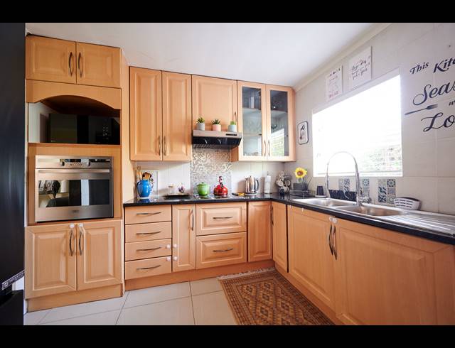 3 BEDROOM HOUSE SOLD IN HALFWAY GARDENS